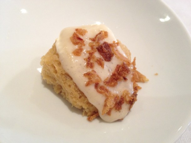 fried onion cream on bread at gelonch