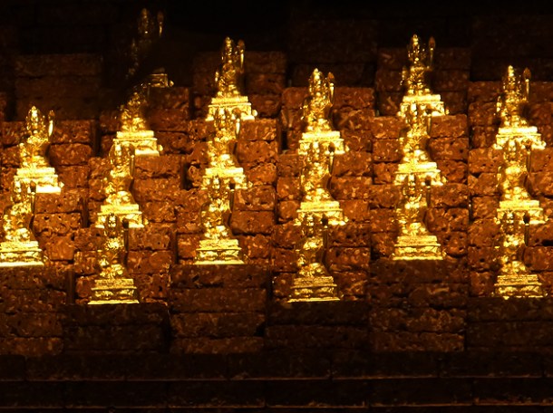 decorative statues at naamyaa aafe