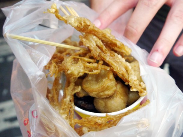 deep fried mushrooms at shilin night market taipei