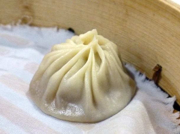 steamed crab and pork xiaolongbao at din tai fung taipei 101