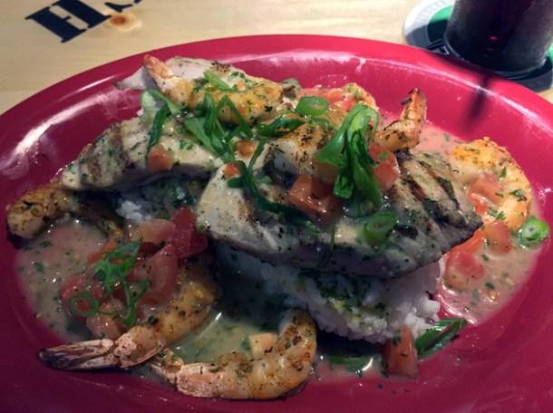 shrimp and mahi mahi at bubba gump