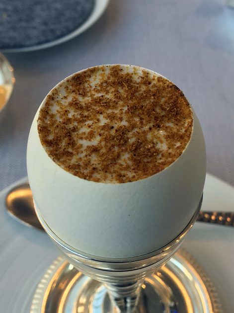 mushroom coconut curry powder amuse bouche at claude bosi bibendum