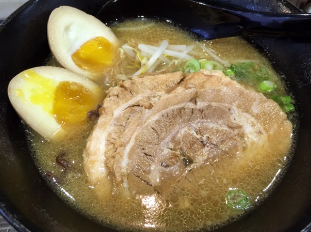 tonkotsu ramen at monohon ramen