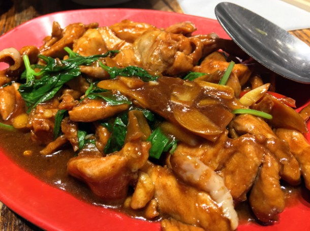 three cups chicken at old tree daiwan bee