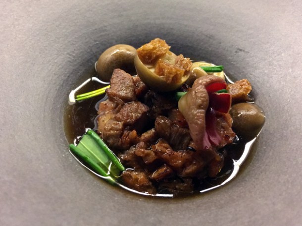 wagyu and mushrooms at mãos