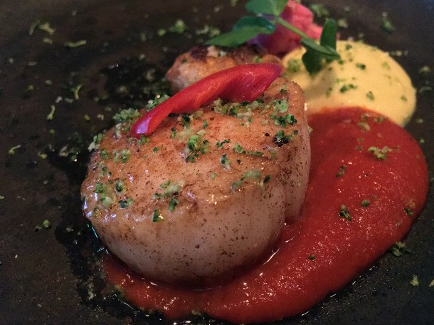 illustrative photo of the scallop with cauliflower puree from the tasting menu at Kanishka