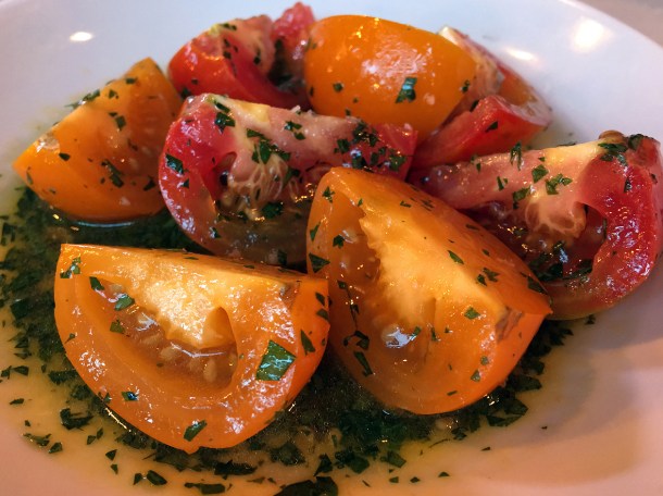 illustrative photo of the tomatoes in vinaigrette at Bar Douro