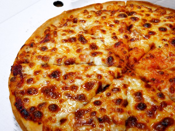 illustrative photo of the cheese and tomato pizza from Honest Pizza