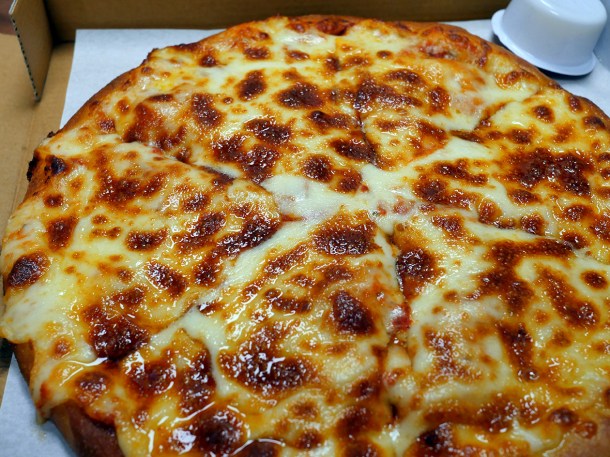 illustrative photo of the cheese and tomato pizza from Veggie Crust