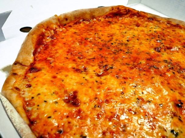 illustrative photo of the margherita from Pizzeria L'Opera