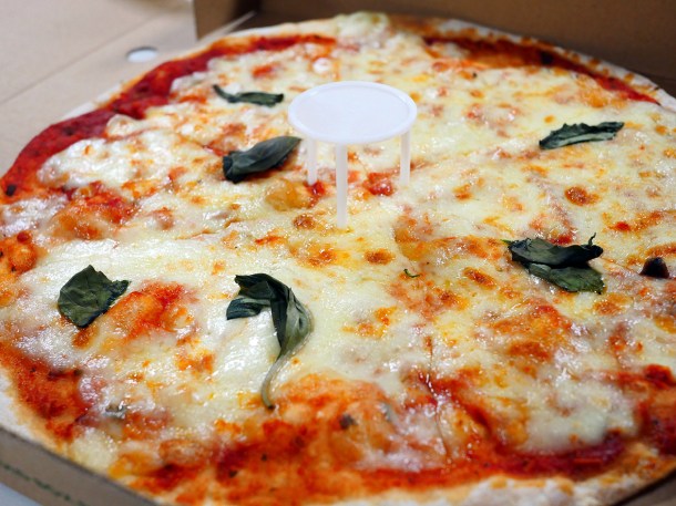 illustrative photo of the margherita pizza from Basilico