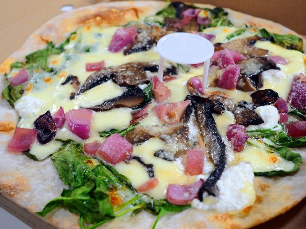 illustrative photo of the mushroom and spinach pizza from Basilico