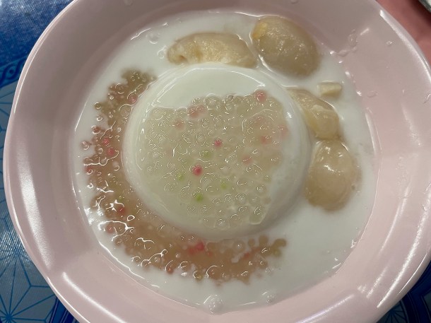 illustrative photo of the coconut tapioca with lychee at Plaza Khao Gaeng