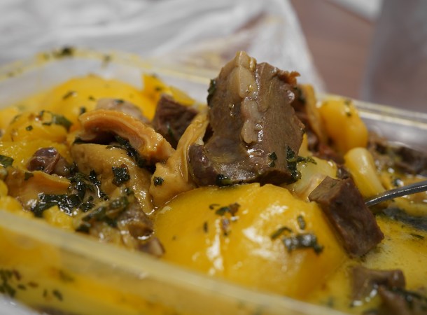 illustrative photo of the menudo con papas y mote at Rincon Costeno