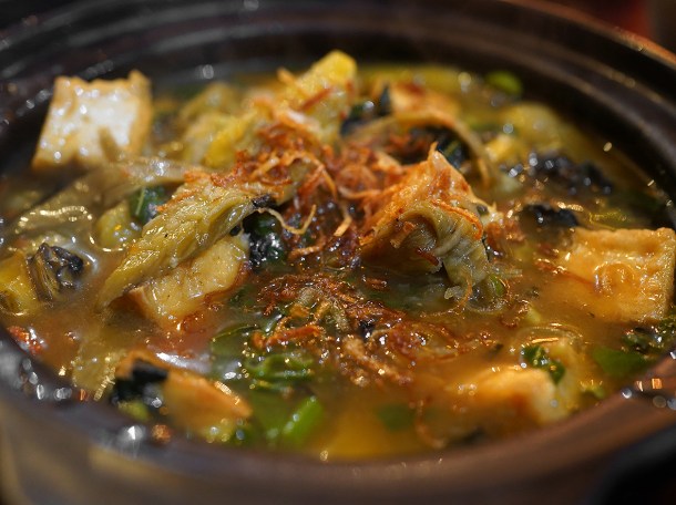 illustrative photo of the snail stew with green banana and tofu at Pho Thuy Tay