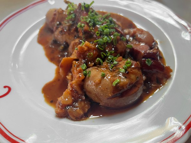 illustrative photo of the kidneys in charcuterie sauce at Camille