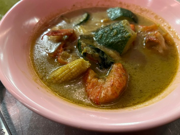 illustrative photo of the prawn green curry at Singburi Shoreditch